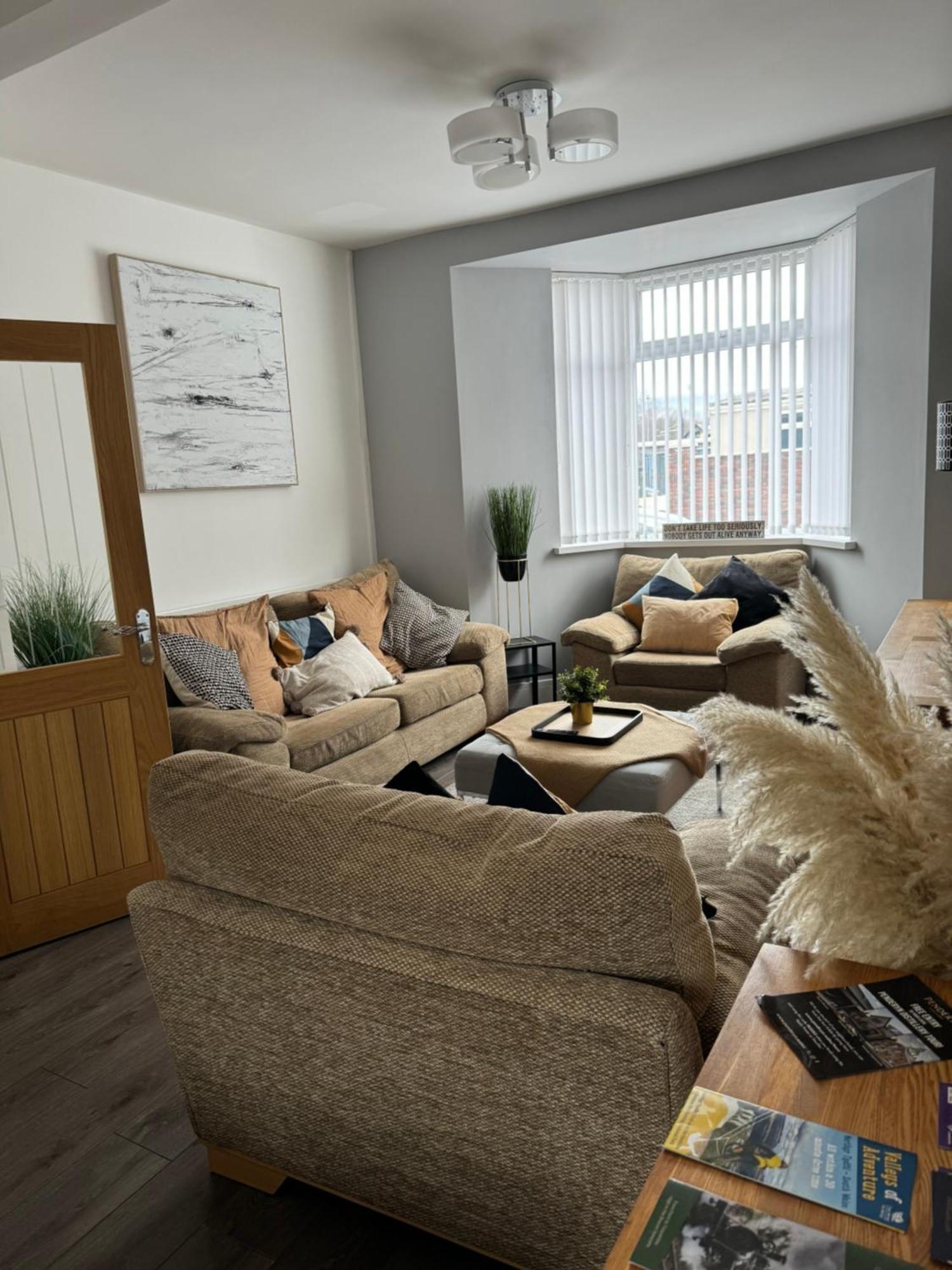 Modern, Spacious And Central Location Aberdare Zewnętrze zdjęcie