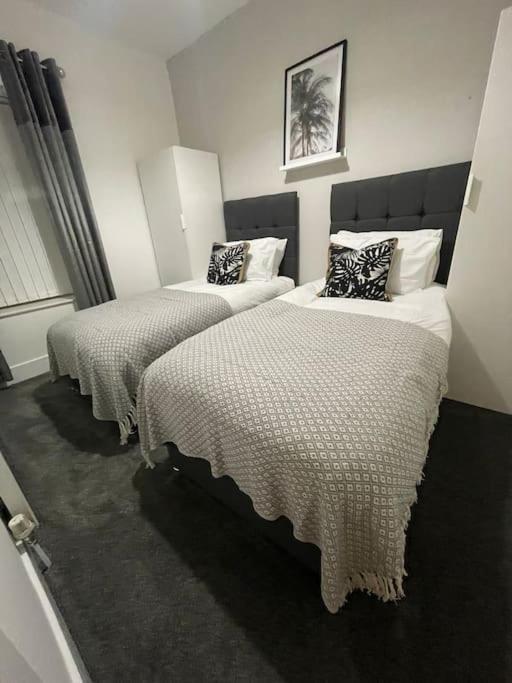 Modern, Spacious And Central Location Aberdare Zewnętrze zdjęcie