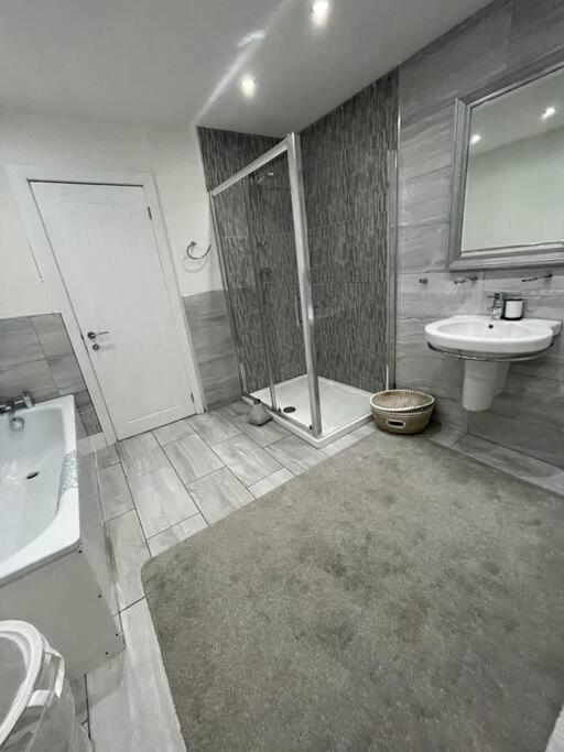 Modern, Spacious And Central Location Aberdare Zewnętrze zdjęcie