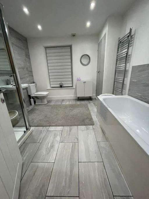 Modern, Spacious And Central Location Aberdare Zewnętrze zdjęcie